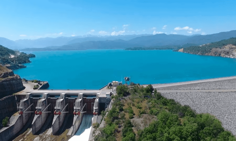 imagen a&eacute;rea de embalse de central hidroel&eacute;ctrica