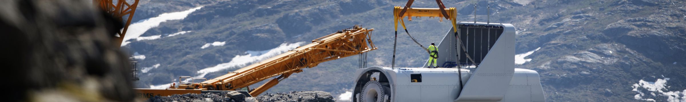 Trabajadores de Statkraft montando obra gruesa de una central eólica